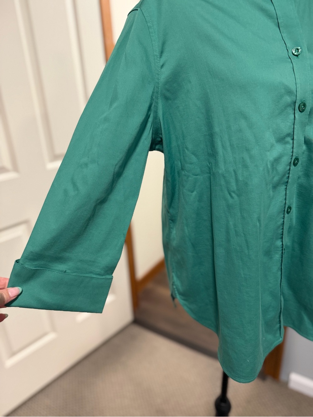 Chico’s No Iron Stretch Shirt Size 2 US 12 Emerald Green NWT - Picture 2 of 6